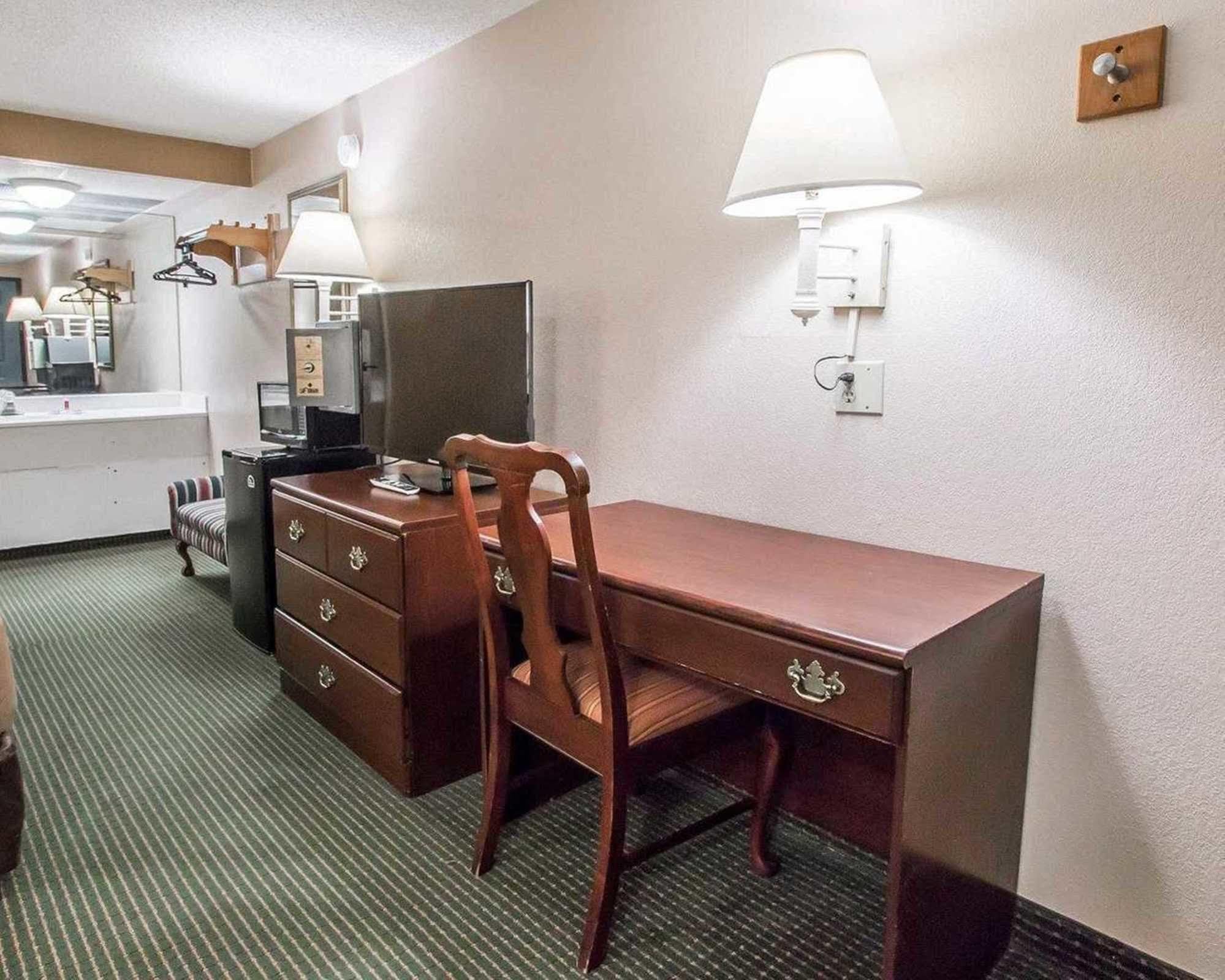 Econo Lodge Pooler - Savannah I-95 Екстер'єр фото